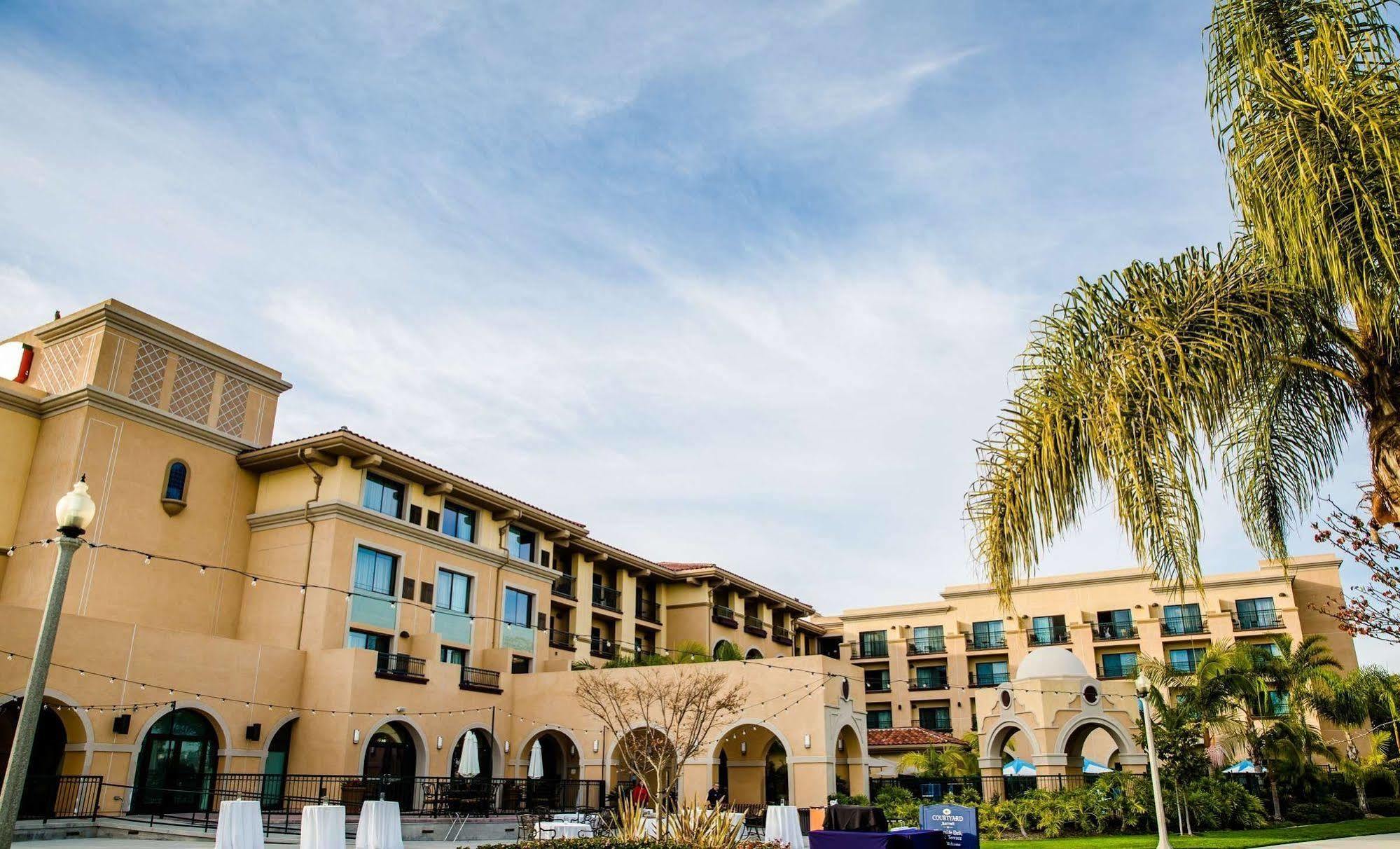Courtyard San Diego Airport/Liberty Station Esterno foto